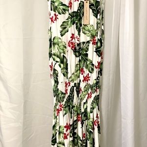 VERSONA WHITE WITH PALM DESIGN. BRAND NEW!